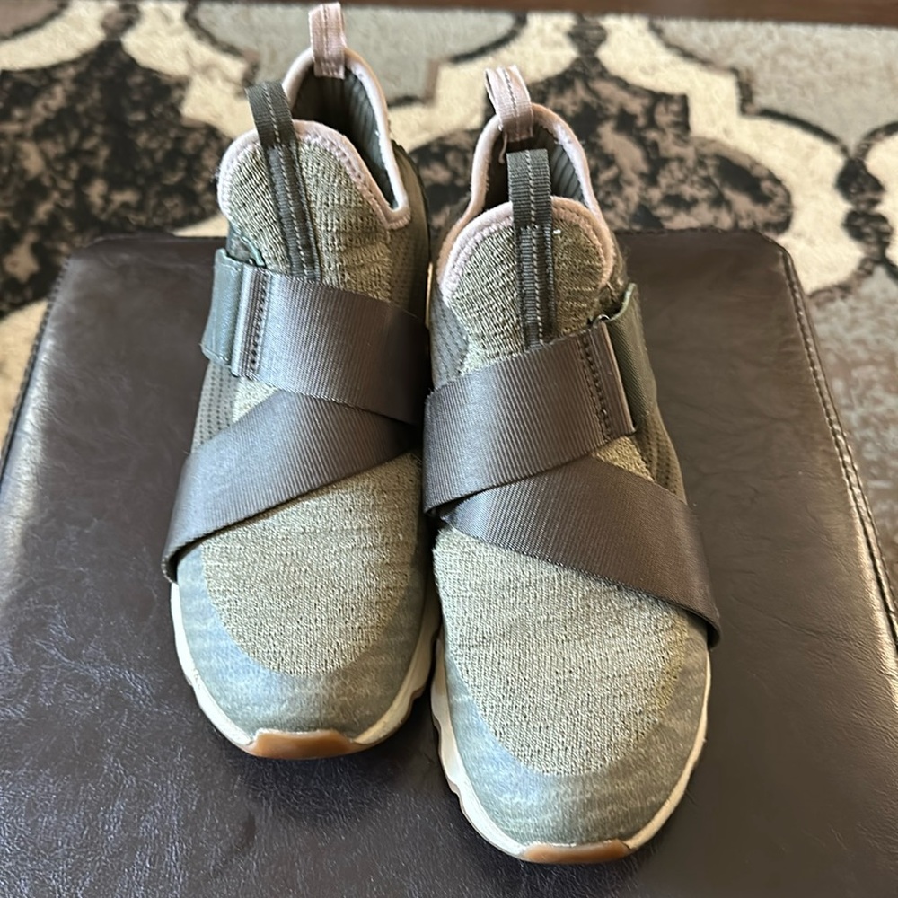Sorel LL5363 Kinetic Women’s Velcro slip on shoes sneakers - Olive Green